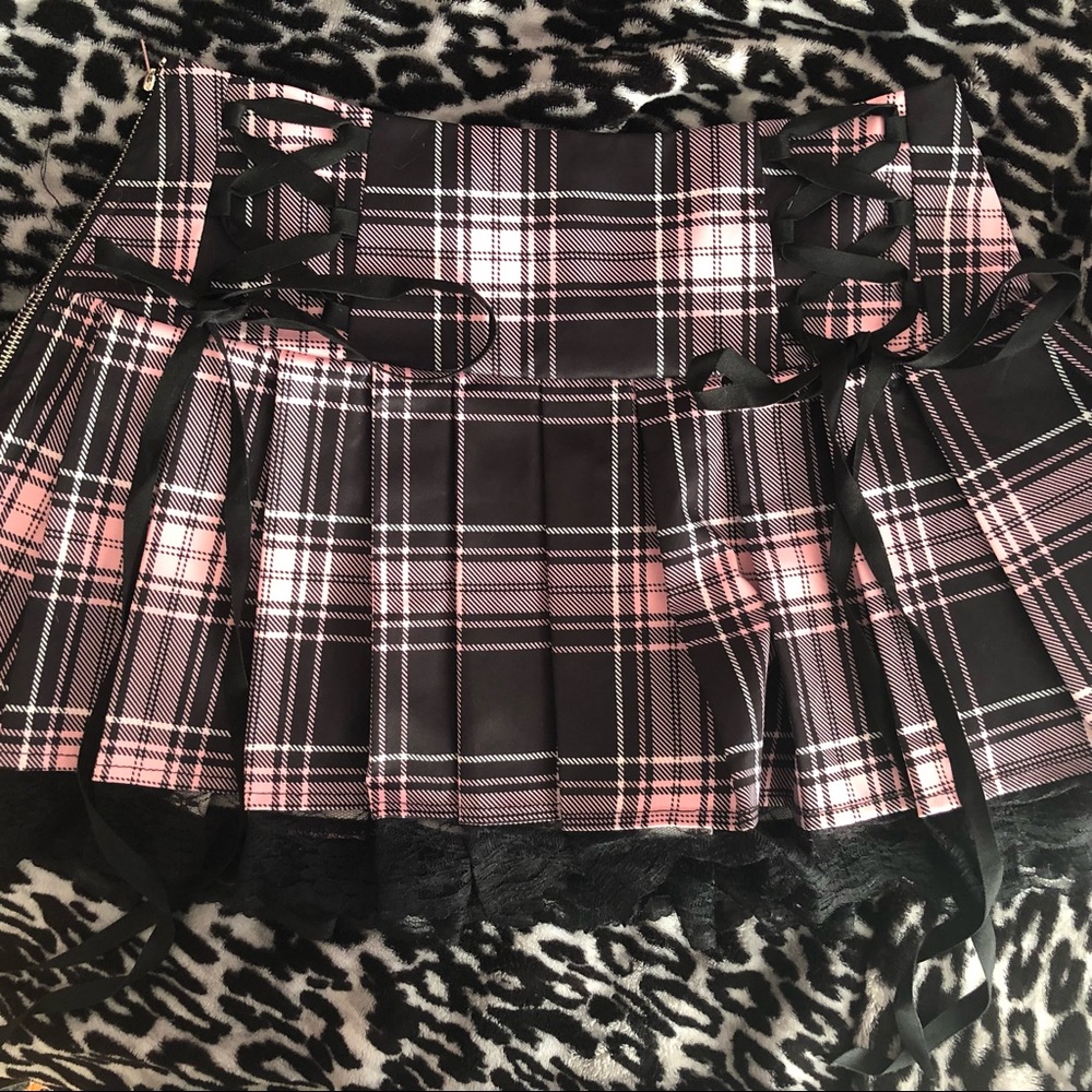 Pink plaid pleated skirt